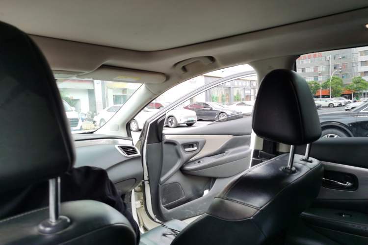 Used Nissan Murano 2019 2.5L XL Two-Wheel Drive Smart Connect Luxury Edition China VI Standard Headliner