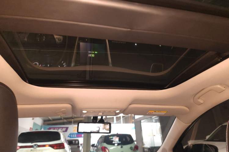 Used Nissan Murano 2019 2.5L XL Two-Wheel Drive Smart Connect Luxury Edition China VI Standard Headliner