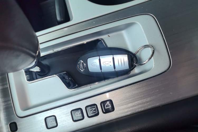 Used Nissan Murano 2019 2.5L XE Two-Wheel Drive Elite Version China VI Standard Interior 1