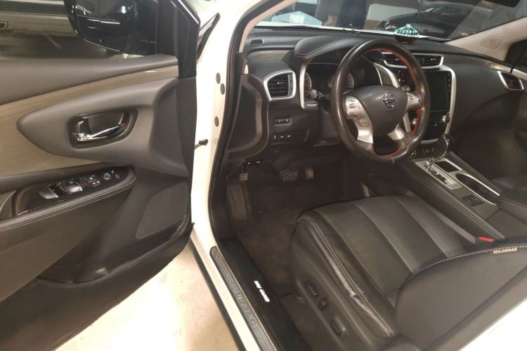 Used Nissan Murano 2019 2.5L XL Two-Wheel Drive Smart Connect Luxury Edition China VI Standard Interior 3