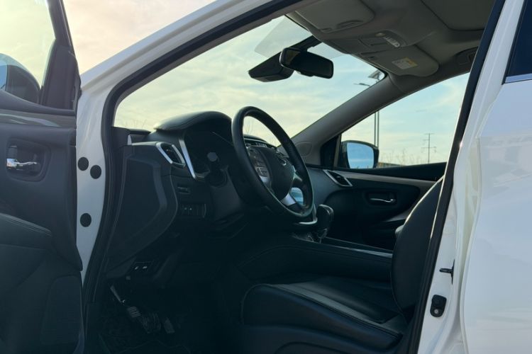 Used Nissan Murano 2019 2.5L XL Two-Wheel Drive Smart Connect Luxury Edition China VI Standard Interior 6