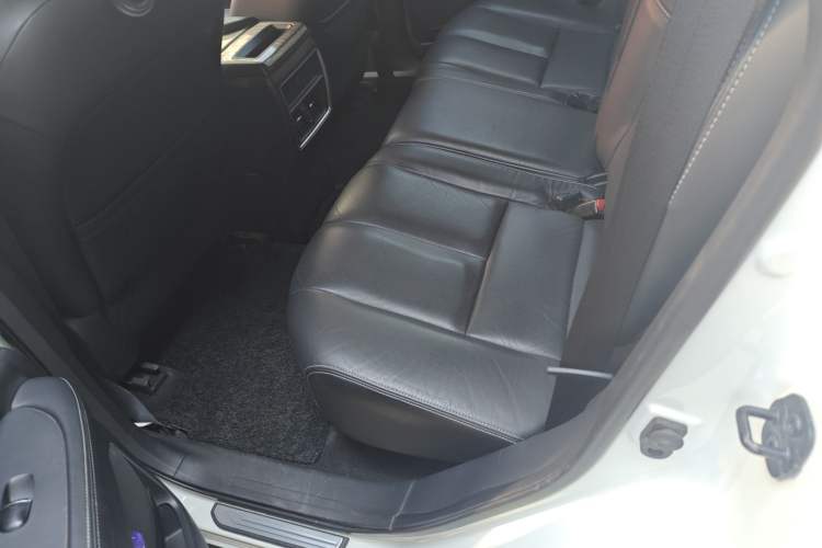 Used Nissan Murano 2019 2.5L XL Two-Wheel Drive Smart Connect Luxury Edition China VI Standard Left Rear Seat