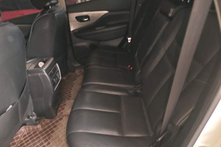 Used Nissan Murano 2019 2.5L XL Two-Wheel Drive Smart Connect Luxury Edition China VI Standard Left Rear Seat