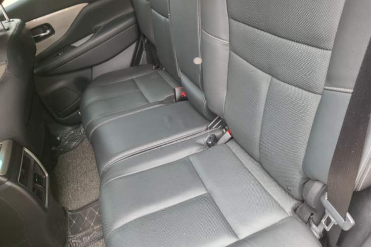 Used Nissan Murano 2019 2.5L XL Two-Wheel Drive Smart Connect Luxury Edition China VI Standard Left Rear Seat