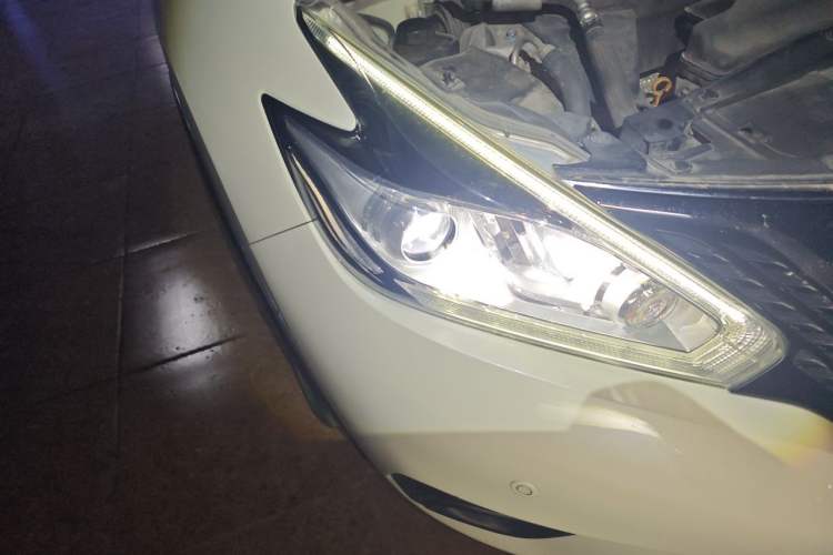 Used Nissan Murano 2019 2.5L XL Two-Wheel Drive Smart Connect Luxury Edition China VI Standard Right Front Headlight