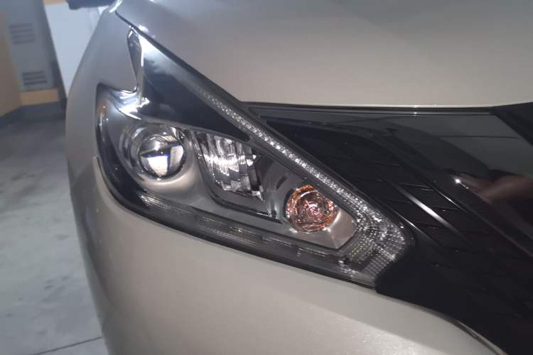 Used Nissan Murano 2019 2.5L XL Two-Wheel Drive Smart Connect Luxury Edition China VI Standard Right Front Headlight
