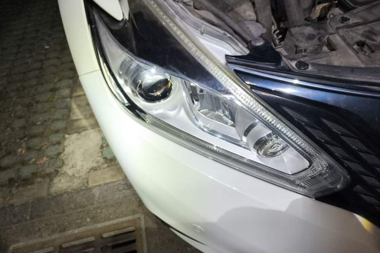 Used Nissan Murano 2019 2.5L XL Two-Wheel Drive Smart Connect Luxury Edition China VI Standard Right Front Headlight
