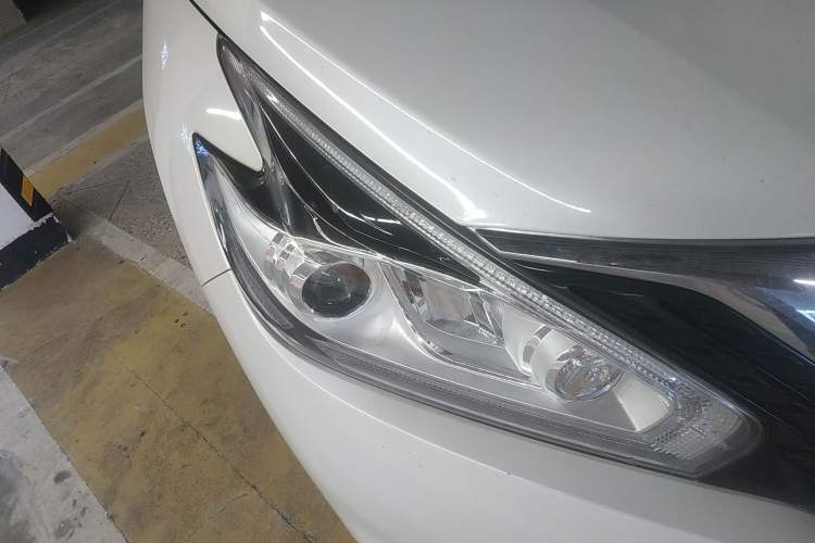 Used Nissan Murano 2019 2.5L XL Two-Wheel Drive SmartConnect Luxury Edition China V Standard Right Front Headlight