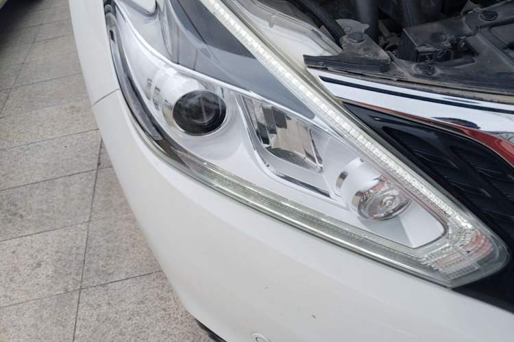 Used Nissan Murano 2019 2.5L XL Two-Wheel Drive Smart Connect Luxury Edition China VI Standard Right Front Headlight