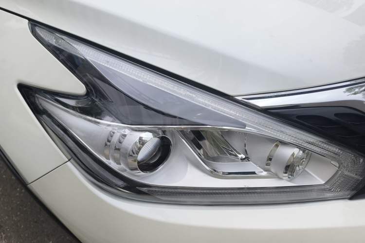 Used Nissan Murano 2019 2.5L XL Two-Wheel Drive Smart Connect Luxury Edition China VI Standard Right Front Headlight