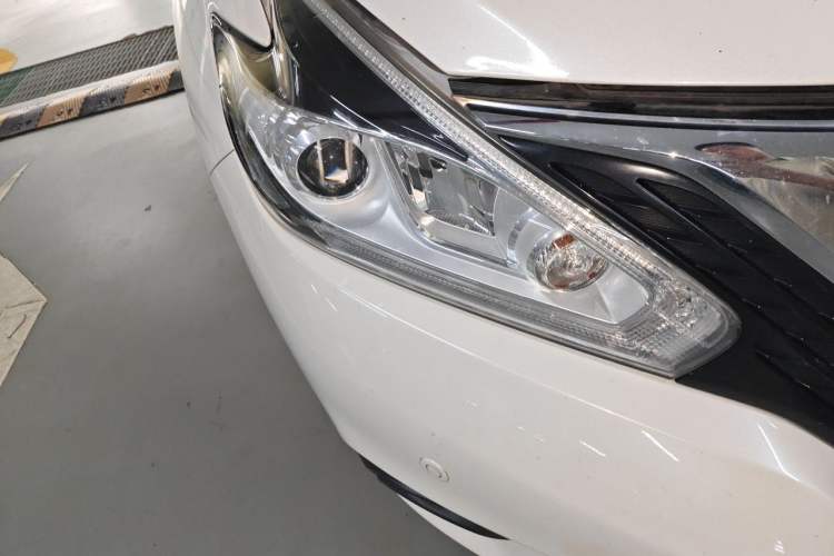 Used Nissan Murano 2019 2.5L XL Two-Wheel Drive Smart Connect Luxury Edition China VI Standard Right Front Headlight