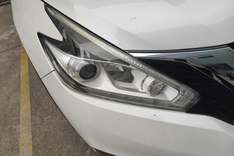 Used Nissan Murano 2019 2.5L XE Two-Wheel Drive Elite Version China VI Standard Right Front Headlight