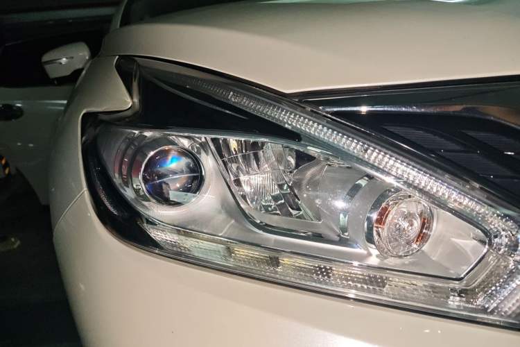 Used Nissan Murano 2019 2.5L XL Two-Wheel Drive SmartConnect Luxury Edition China V Standard Right Front Headlight