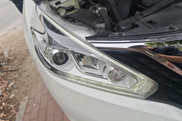 Used Nissan Murano 2019 2.5L XL Two-Wheel Drive Smart Connect Luxury Edition China VI Standard Right Front Headlight