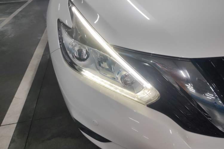 Used Nissan Murano 2019 2.5 S/C HEV XE Four-Wheel Drive Hybrid SmartConnect Prestige Version China V Emission Standard Right Front Headlight