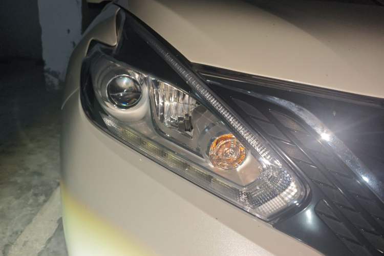 Used Nissan Murano 2019 2.5L XL Plus Two-Wheel Drive SmartConnect Leading Edition China VI Standard Right Front Headlight