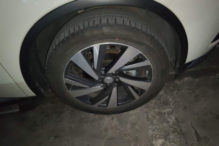 Used Nissan Murano 2019 2.5 S/C HEV XE Four-Wheel Drive Hybrid SmartConnect Prestige Edition China VI Standard Right Front Wheel Hub