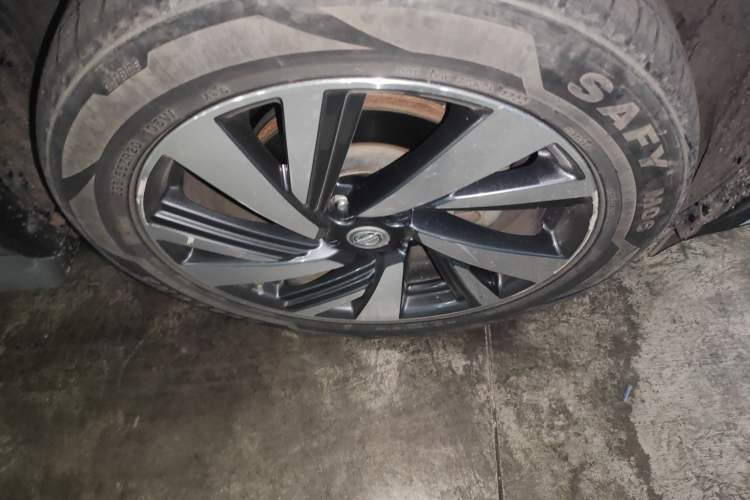 Used Nissan Murano 2019 2.5 S/C HEV XE Four-Wheel Drive Hybrid SmartConnect Prestige Version China V Emission Standard Right Front Wheel Hub