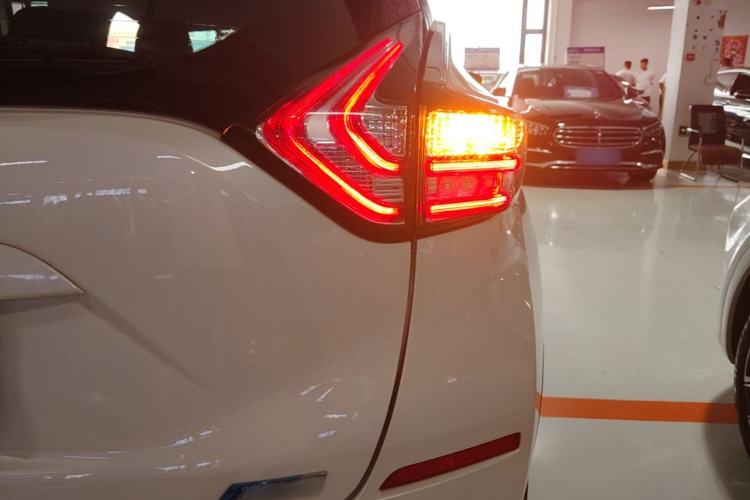 Used Nissan Murano 2019 2.5 S/C HEV XE Four-Wheel Drive Hybrid SmartConnect Prestige Edition China VI Standard Right Rear Taillight