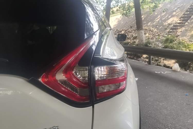 Used Nissan Murano 2019 2.5L XL Two-Wheel Drive Smart Connect Luxury Edition China VI Standard Right Rear Taillight