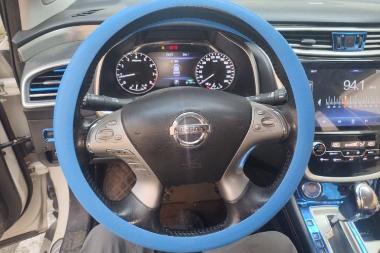 Used Nissan Murano 2019 2.5L XL Two-Wheel Drive Smart Connect Luxury Edition China VI Standard Steering Wheel