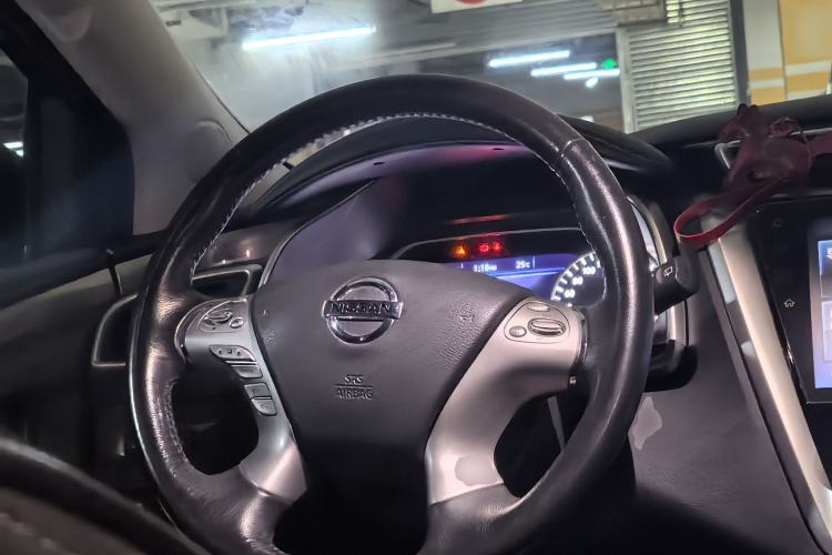 Used Nissan Murano 2019 2.5L XL Two-Wheel Drive Smart Connect Luxury Edition China VI Standard Steering Wheel