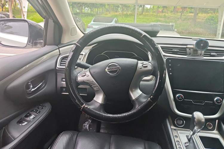 Used Nissan Murano 2019 2.5L XL Two-Wheel Drive Smart Connect Luxury Edition China VI Standard Steering Wheel