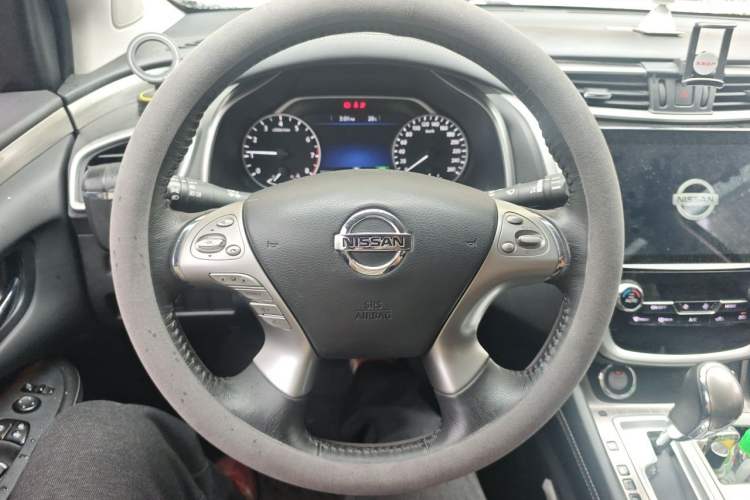 Used Nissan Murano 2019 2.5L XL Two-Wheel Drive Smart Connect Luxury Edition China VI Standard Steering Wheel