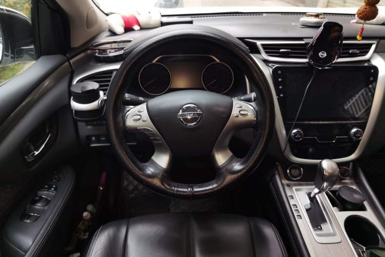 Used Nissan Murano 2019 2.5L XL Two-Wheel Drive Smart Connect Luxury Edition China VI Standard Steering Wheel