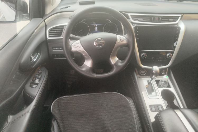 Used Nissan Murano 2019 2.5L XL Two-Wheel Drive Smart Connect Luxury Edition China VI Standard Steering Wheel