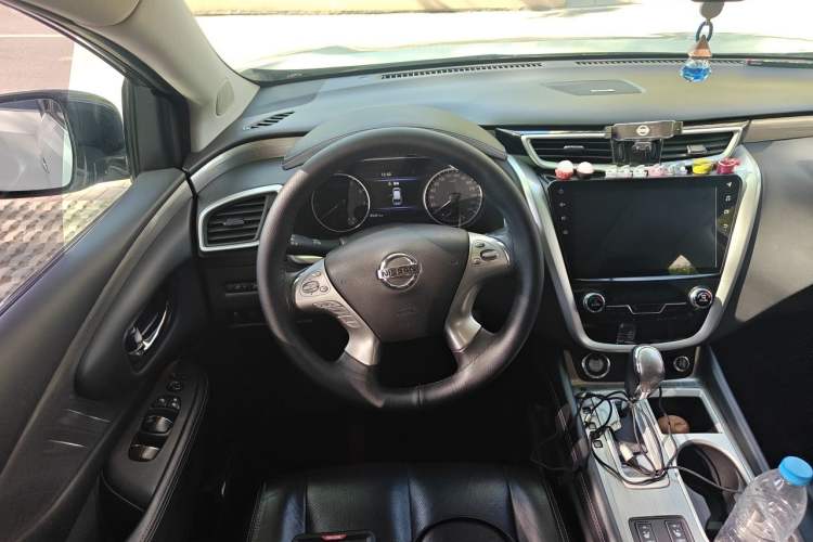 Used Nissan Murano 2019 2.5L XL Two-Wheel Drive Smart Connect Luxury Edition China VI Standard Steering Wheel