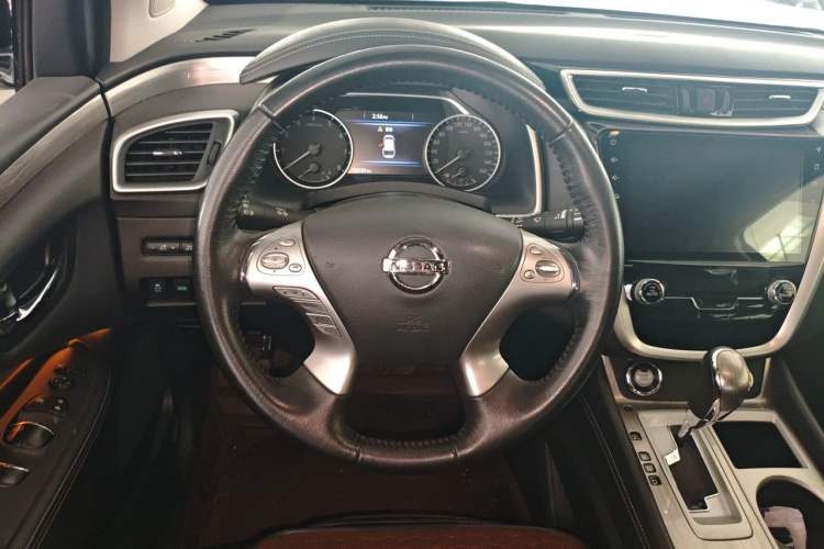 Used Nissan Murano 2019 2.5L XL Two-Wheel Drive Smart Connect Luxury Edition China VI Standard Steering Wheel