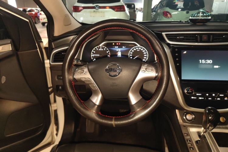 Used Nissan Murano 2019 2.5L XL Two-Wheel Drive Smart Connect Luxury Edition China VI Standard Steering Wheel