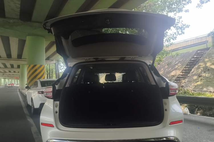 Used Nissan Murano 2019 2.5L XL Two-Wheel Drive Smart Connect Luxury Edition China VI Standard Trunk