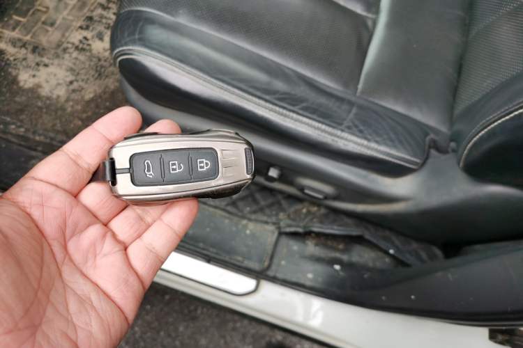 Used Nissan Murano 2019 2.5L XL Two-Wheel Drive Smart Connect Luxury Edition China VI Standard Vehicle Key