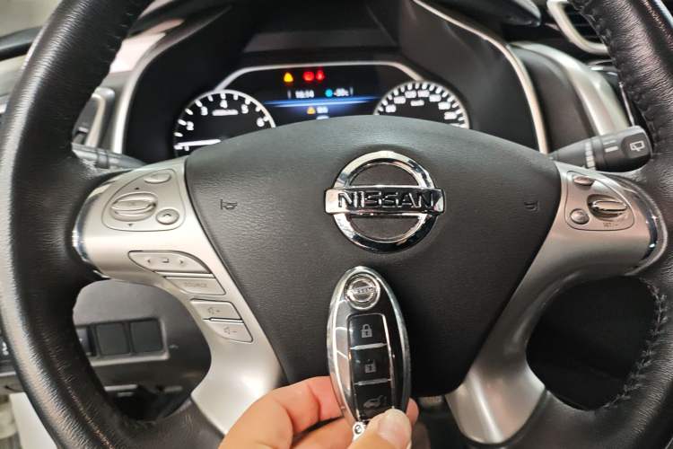 Used Nissan Murano 2019 2.5L XL Two-Wheel Drive Smart Connect Luxury Edition China VI Standard Vehicle Key