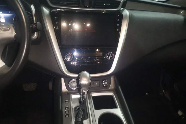 Used Nissan Murano 2019 2.5L XL Two-Wheel Drive Smart Connect Luxury Edition China VI Standard Audio And AC Panel
