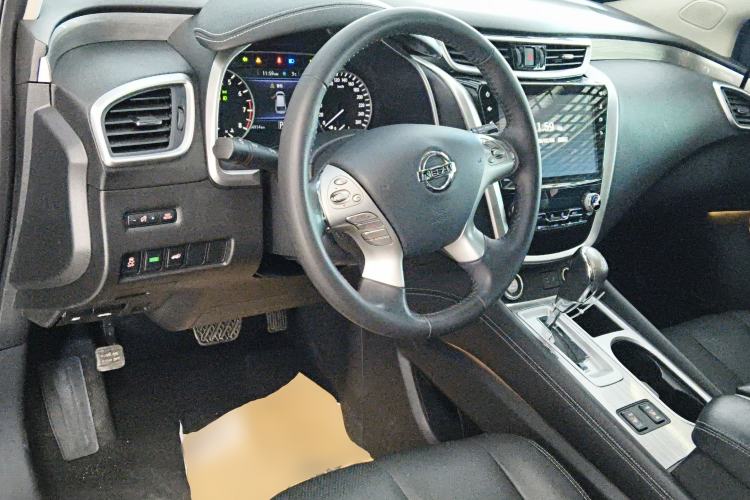 Used Nissan Murano 2019 2.5L XL Two-Wheel Drive Smart Connect Luxury Edition China VI Standard Center Console
