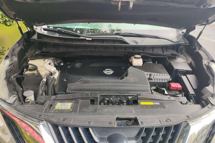Used Nissan Murano 2019 2.5L XL Two-Wheel Drive Smart Connect Luxury Edition China VI Standard Engine Bay