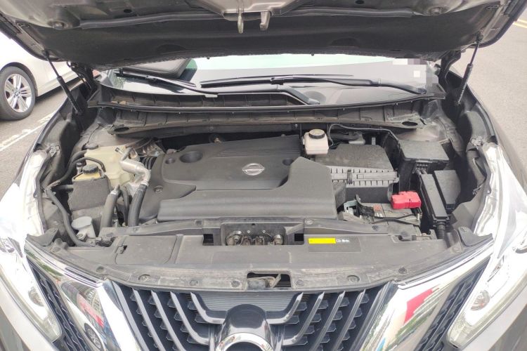 Used Nissan Murano 2019 2.5L XL Two-Wheel Drive Smart Connect Luxury Edition China VI Standard Engine Bay