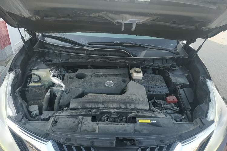 Used Nissan Murano 2019 2.5L XL Two-Wheel Drive Smart Connect Luxury Edition China VI Standard Engine Bay