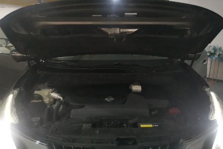 Used Nissan Murano 2019 2.5L XL Two-Wheel Drive Smart Connect Luxury Edition China VI Standard Engine Bay