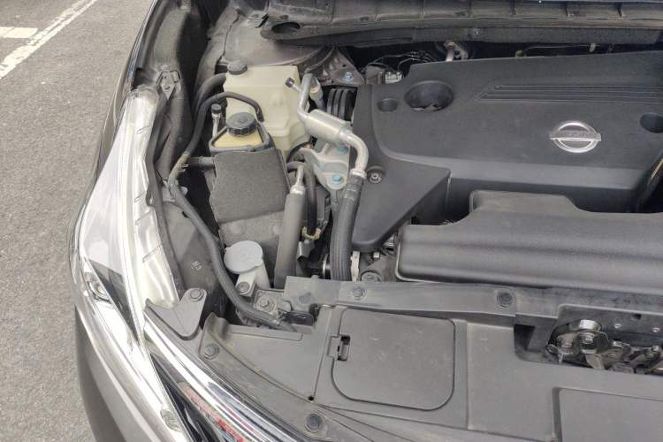 Used Nissan Murano 2019 2.5L XL Two-Wheel Drive Smart Connect Luxury Edition China VI Standard Engine Bay Right
