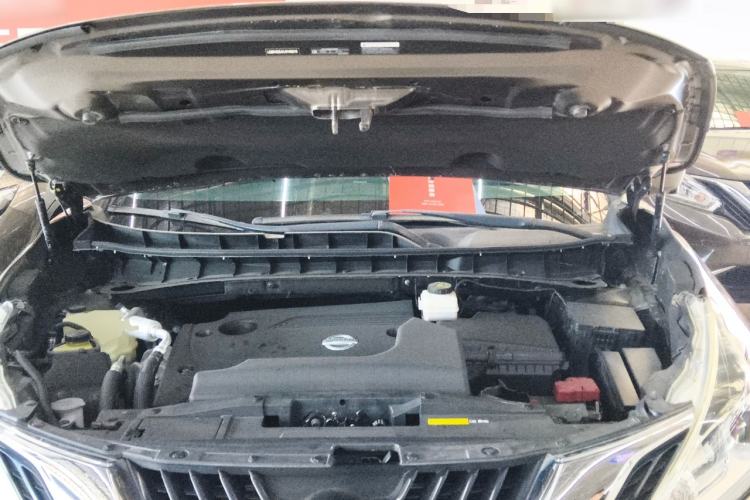 Used Nissan Murano 2019 2.5L XL Two-Wheel Drive Smart Connect Luxury Edition China VI Standard Engine Bay