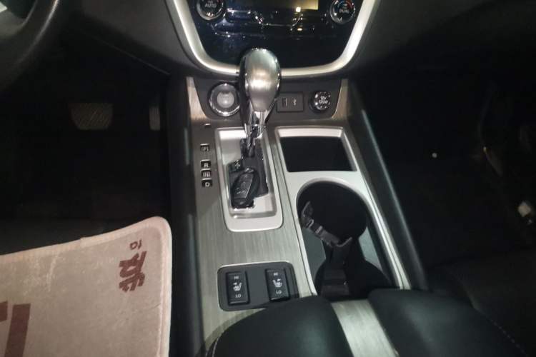 Used Nissan Murano 2019 2.5L XL Two-Wheel Drive Smart Connect Luxury Edition China VI Standard Gear Lever