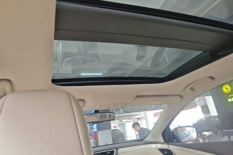 Used Nissan Murano 2019 2.5L XL Two-Wheel Drive Smart Connect Luxury Edition China VI Standard Headliner