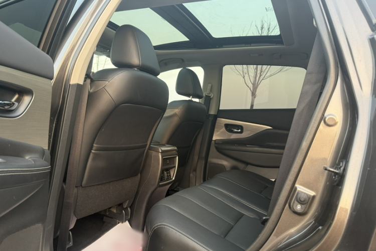 Used Nissan Murano 2019 2.5L XL Two-Wheel Drive Smart Connect Luxury Edition China VI Standard Interior 12