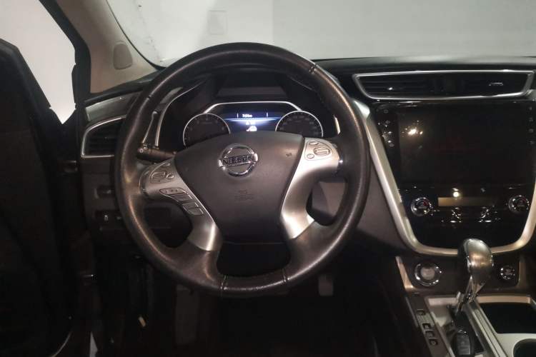 Used Nissan Murano 2019 2.5L XL Two-Wheel Drive Smart Connect Luxury Edition China VI Standard Steering Wheel