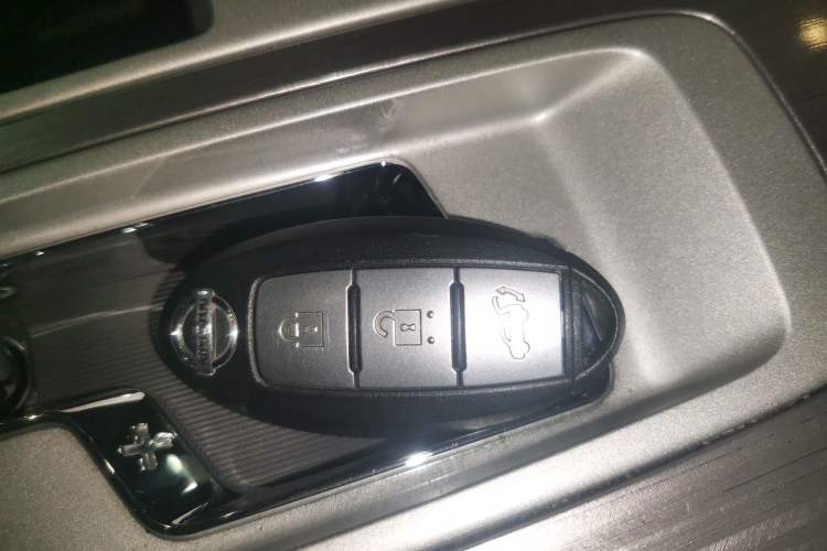 Used Nissan Murano 2019 2.5L XL Two-Wheel Drive Smart Connect Luxury Edition China VI Standard Vehicle Key