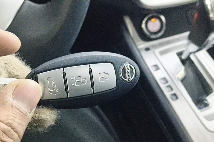 Used Nissan Murano 2019 2.5L XL Two-Wheel Drive Smart Connect Luxury Edition China VI Standard Vehicle Key